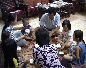 Tổ chức "Bữa cơm gia đình" nhân Ngày Gia đình Việt Nam