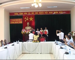 UBND tỉnh Kon Tum trao Quyết định nghỉ hưu cho 4 lãnh đạo Sở