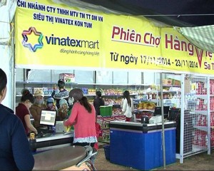 Phiên chợ hàng Việt về huyện biên giới