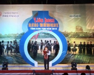 Liên hoan Đàn hát dân ca và trình diễn trang phục dân tộc tỉnh Kon Tum