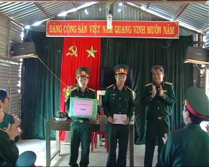 Quân khu 5 chúc Tết lực lượng vũ trang tỉnh Kon Tum
