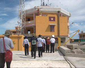 Đoàn công tác số 16 thăm huyện đảo Trường Sa