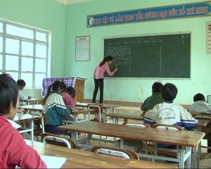 Học sinh huyện Tu Mơ Rông đã đủ sách vở cho năm học mới