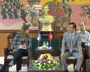 Chủ tịch tỉnh Kon Tum tiếp Đại sứ Đặc mệnh 