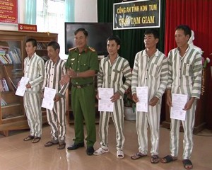 5 phạm nhân tại Trại tạm giam tỉnh Kon Tum được đặc xá