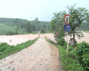 Cầu Đăk No bị hư hỏng do mưa lũ
