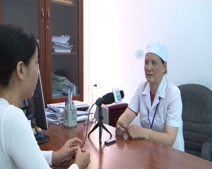 Bác sĩ CKI Nguyễn Thị Vân trả lời phỏng vấn của PV