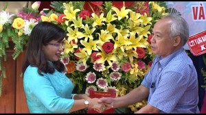 Phó Bí thư Tỉnh ủy Kon Tum A Pot chúc mừng Hội LHPN tỉnh